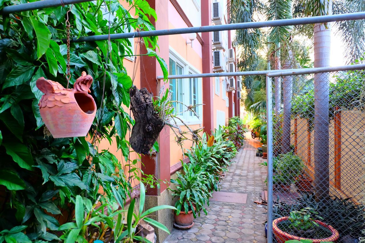 Siam House Interplace Lop Buri Buitenkant foto