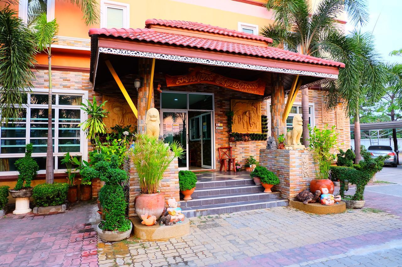 Siam House Interplace Lop Buri Buitenkant foto